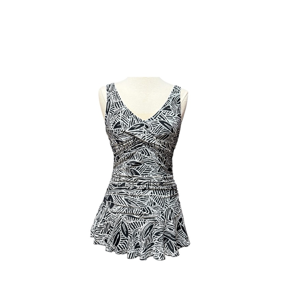 Chic Black and White Patterned One-Piece Swimsuit